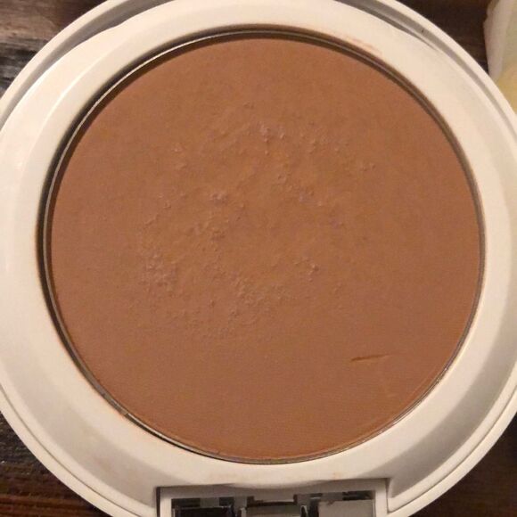 Clinique Beyond Perfecting powder foundation + concealer in one - Picture 2 of 3